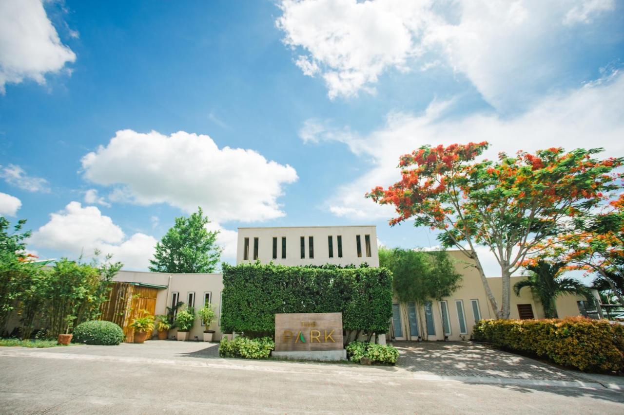 The Park - Silang Hotel Exterior photo